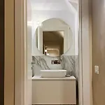 Lagrange 34 ゲストハウス